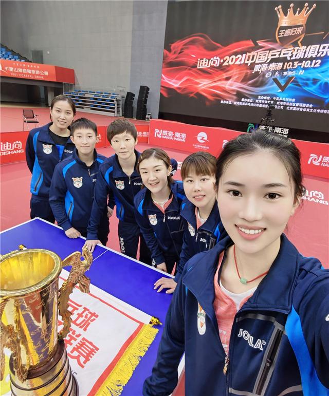 袁咏仪熬夜看王曼昱比赛袁咏仪熬夜观看王曼昱比赛，乒乓球的魅力与粉丝的热情
