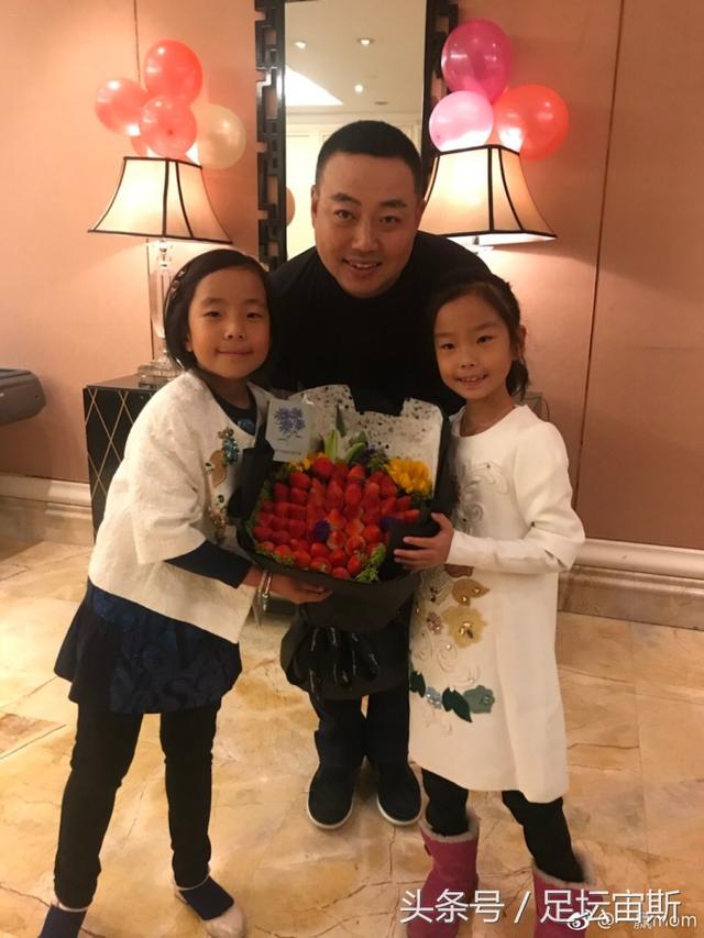 刘国梁爱女再夺高尔夫全国冠军刘国梁的女儿刘宇婕在高尔夫运动方面表现出色，成功夺得高尔夫全国冠军。