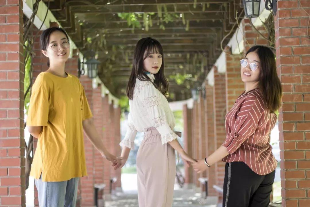 清华 学生宿舍清华大学的学生宿舍条件因校区不同而有所差异。以下是关于清华不同校区的宿舍情况的介绍