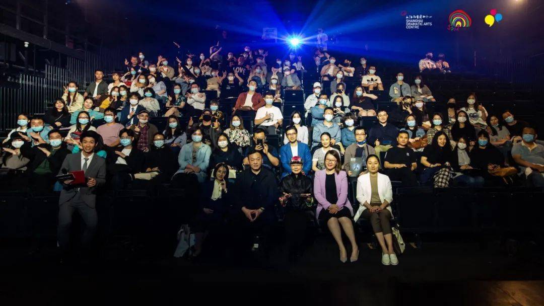 上海多区斥资1.4亿采购学生运动手环上海多个区采购学生运动手环是为了监测学生的运动数据和健康状况，确保学生在校园内能够安全、健康地参与体育活动。这些手环可以实时监测学生的心率、步数、卡路里消耗等数据，帮助学校更好地管理学生的体育活动，避免运动过度或不足的情况出现。此外，手环还可以对学生的睡眠质量进行监测，帮助学生更好地了解自己的身体状况，促进健康生活习惯的养成。