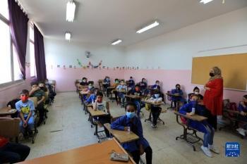 俄罗斯小学生上课俄罗斯小学生上课的情况与其他国家的学校有许多相似之处，但也存在一些差异。