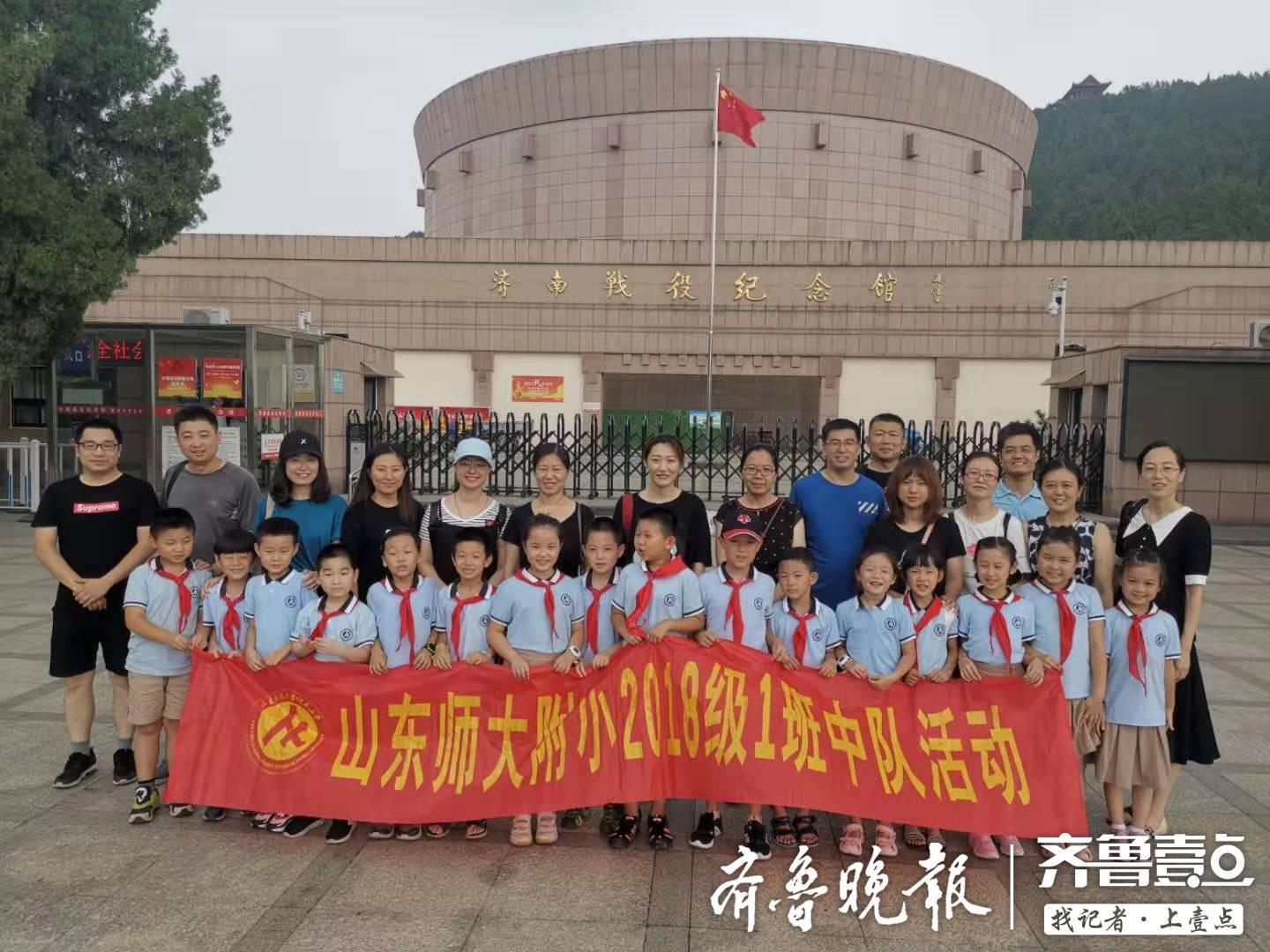 萌娃献花缅怀先烈告白祖国萌娃献花，缅怀先烈，告白祖国——我们永远不忘的初心与责任