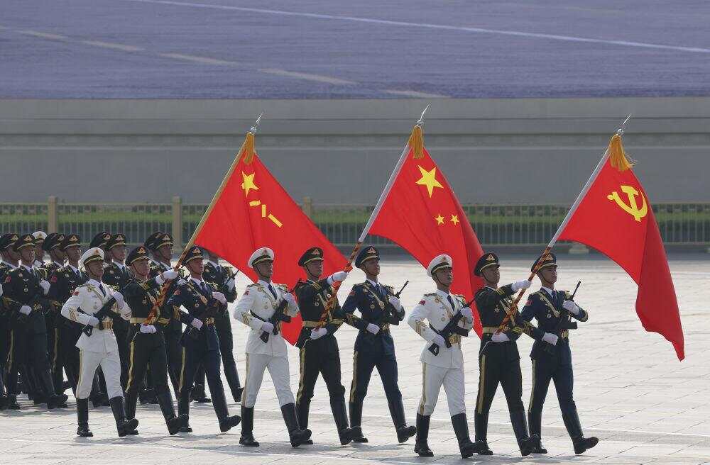 新华社出阅兵图